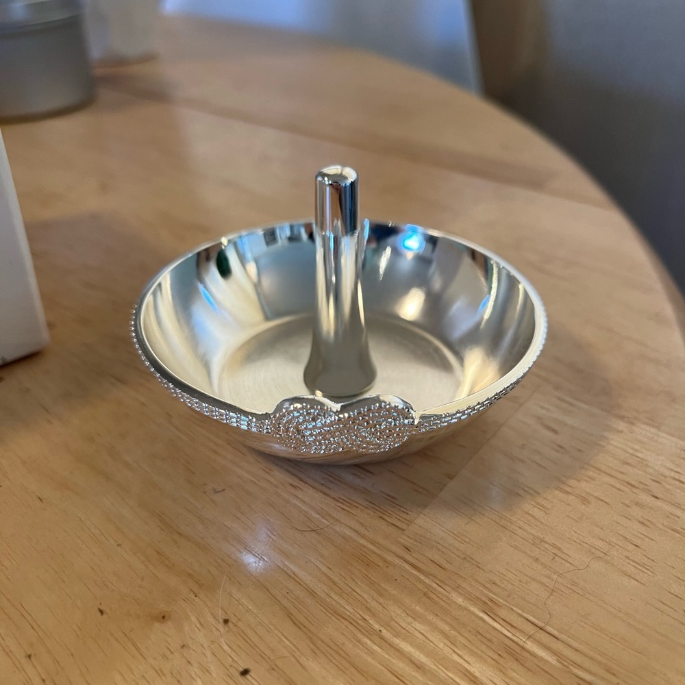 Vera wang Wedgwood ring dish